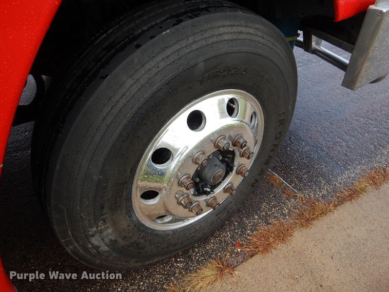 image for item AF9956 2006 Freightliner Columbia  semi truck