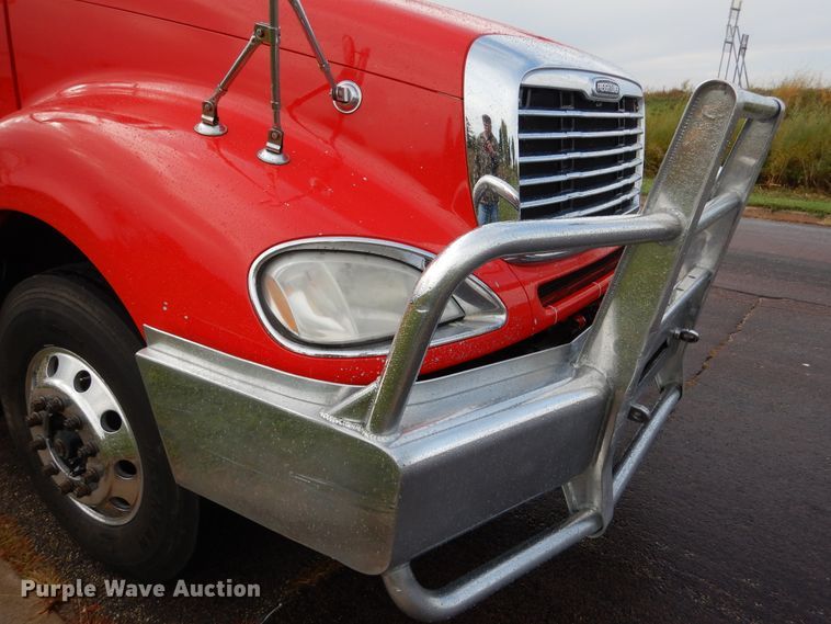 image for item AF9956 2006 Freightliner Columbia  semi truck