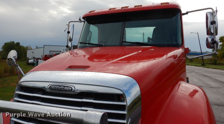 image for item AF9956 2006 Freightliner Columbia  semi truck