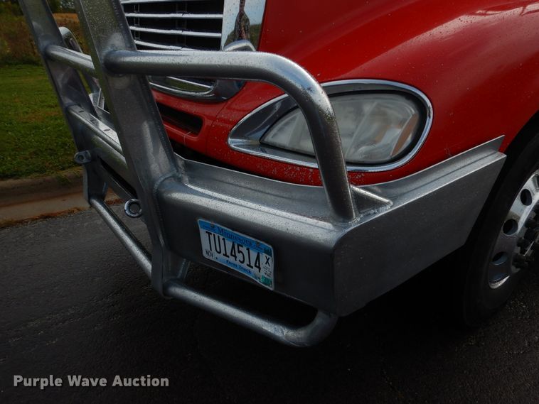 image for item AF9956 2006 Freightliner Columbia  semi truck