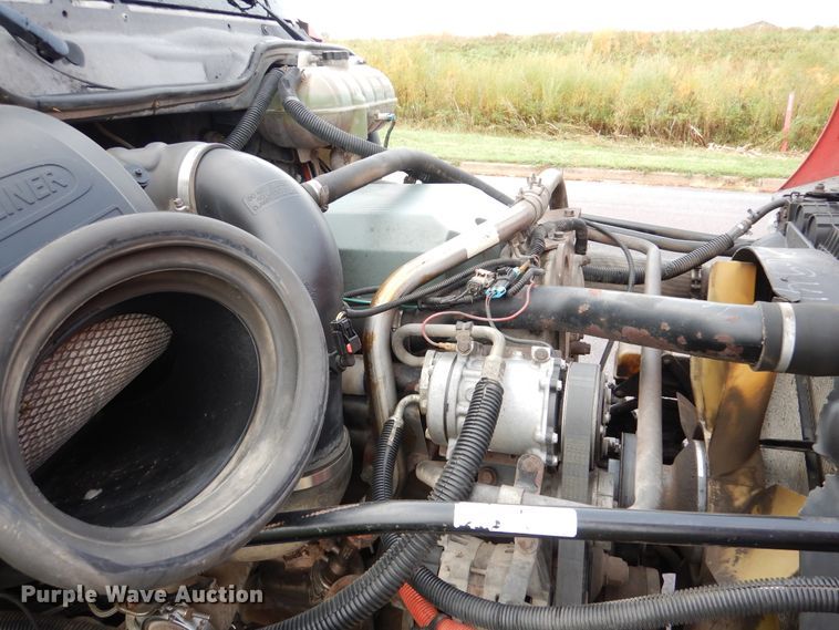 image for item AF9956 2006 Freightliner Columbia  semi truck