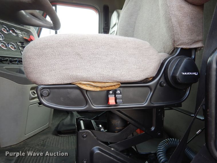 image for item AF9956 2006 Freightliner Columbia  semi truck