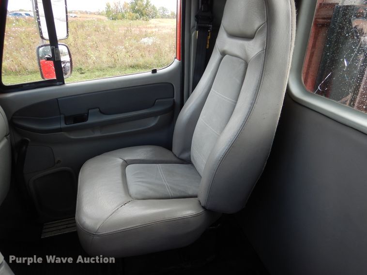 image for item AF9956 2006 Freightliner Columbia  semi truck