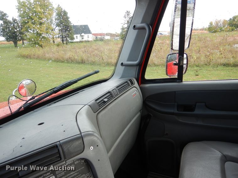 image for item AF9956 2006 Freightliner Columbia  semi truck