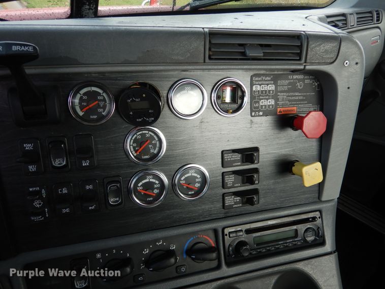 image for item AF9956 2006 Freightliner Columbia  semi truck