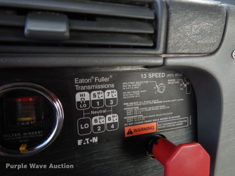 image for item AF9956 2006 Freightliner Columbia  semi truck