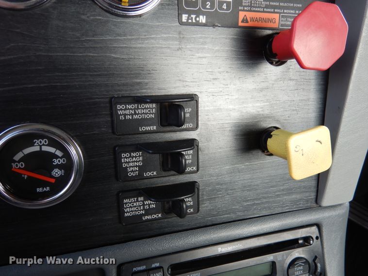 image for item AF9956 2006 Freightliner Columbia  semi truck