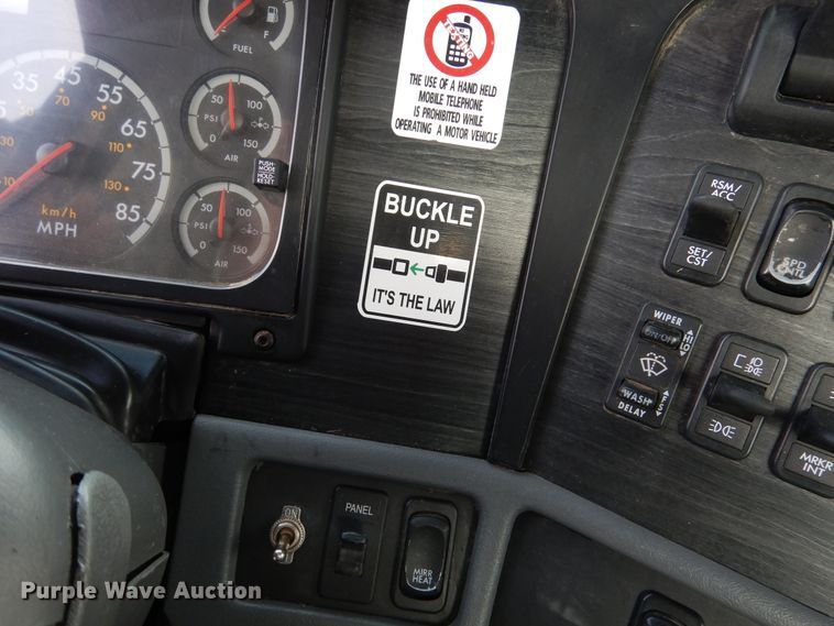 image for item AF9956 2006 Freightliner Columbia  semi truck