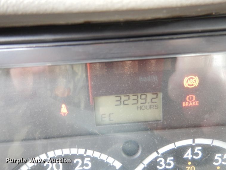 image for item AF9956 2006 Freightliner Columbia  semi truck