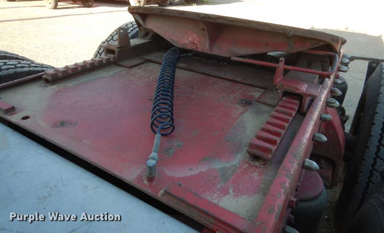 image for item DC8846 1984 Peterbilt 359  semi truck