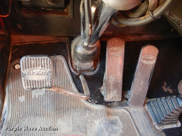 image for item DC8846 1984 Peterbilt 359  semi truck