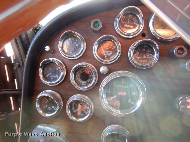 image for item DC8846 1984 Peterbilt 359  semi truck