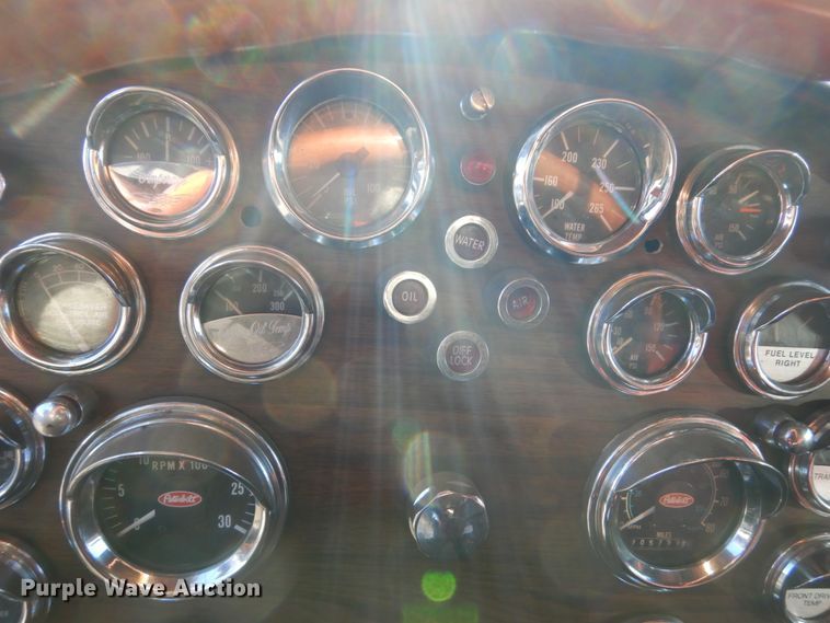 image for item DC8846 1984 Peterbilt 359  semi truck