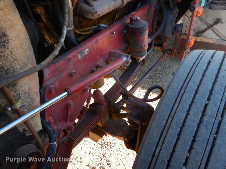 image for item DC8846 1984 Peterbilt 359  semi truck