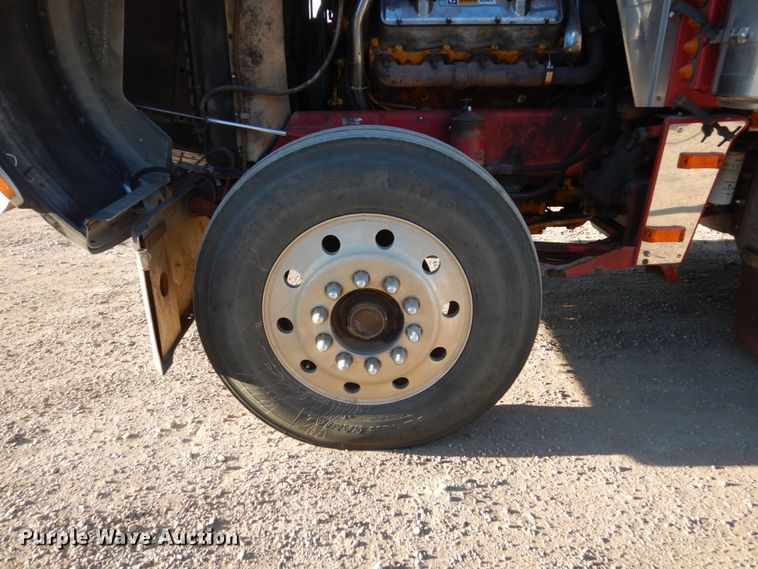 image for item DC8846 1984 Peterbilt 359  semi truck