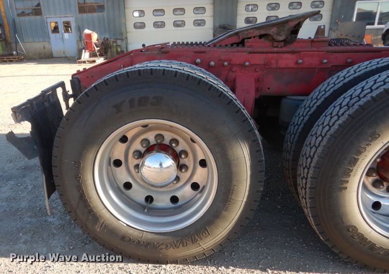 image for item DC8846 1984 Peterbilt 359  semi truck