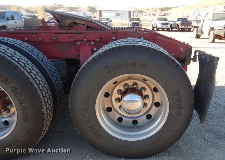 image for item DC8846 1984 Peterbilt 359  semi truck