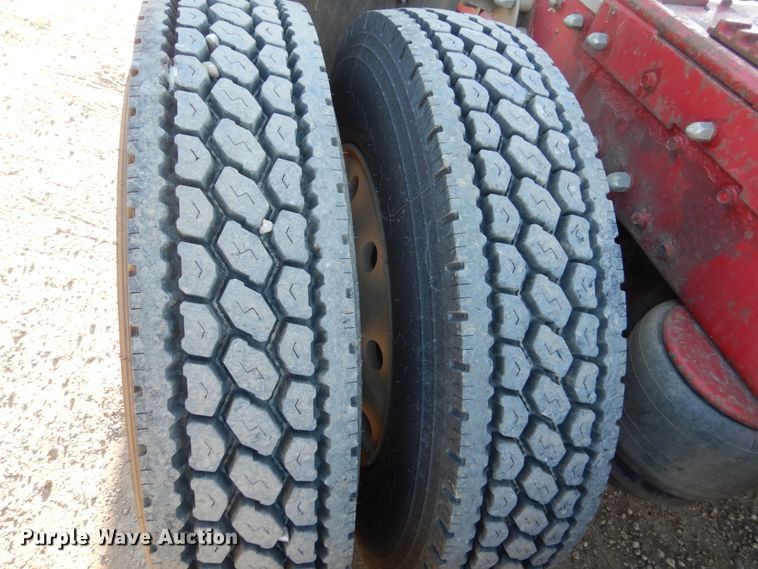 image for item DC8846 1984 Peterbilt 359  semi truck