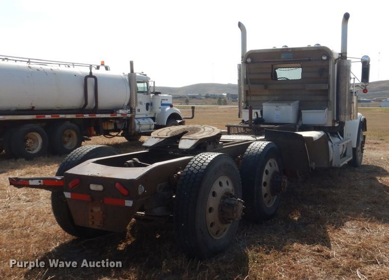 image for item DC8883 1998 Freightliner FLD  semi truck