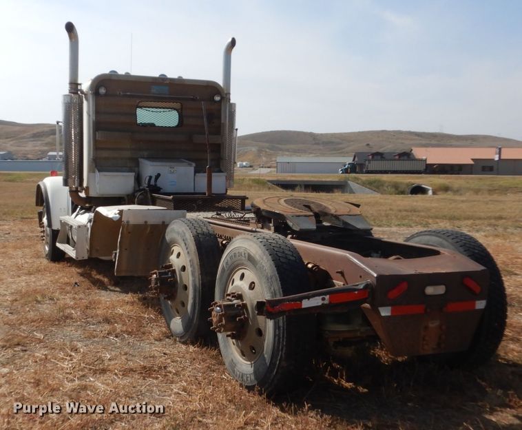 image for item DC8883 1998 Freightliner FLD  semi truck