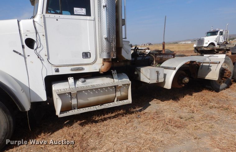 image for item DC8883 1998 Freightliner FLD  semi truck