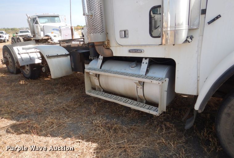 image for item DC8883 1998 Freightliner FLD  semi truck