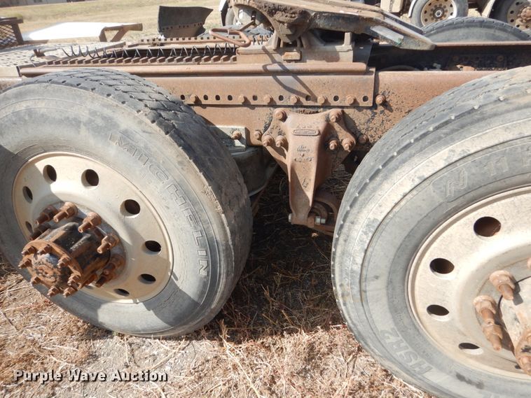 image for item DC8883 1998 Freightliner FLD  semi truck