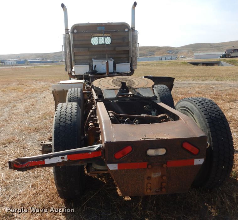 image for item DC8883 1998 Freightliner FLD  semi truck