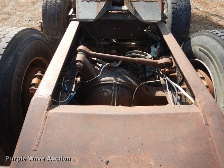 image for item DC8883 1998 Freightliner FLD  semi truck