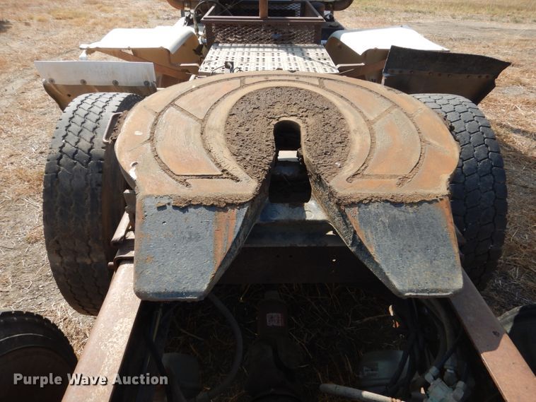 image for item DC8883 1998 Freightliner FLD  semi truck