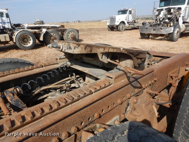 image for item DC8883 1998 Freightliner FLD  semi truck