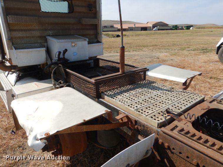 image for item DC8883 1998 Freightliner FLD  semi truck