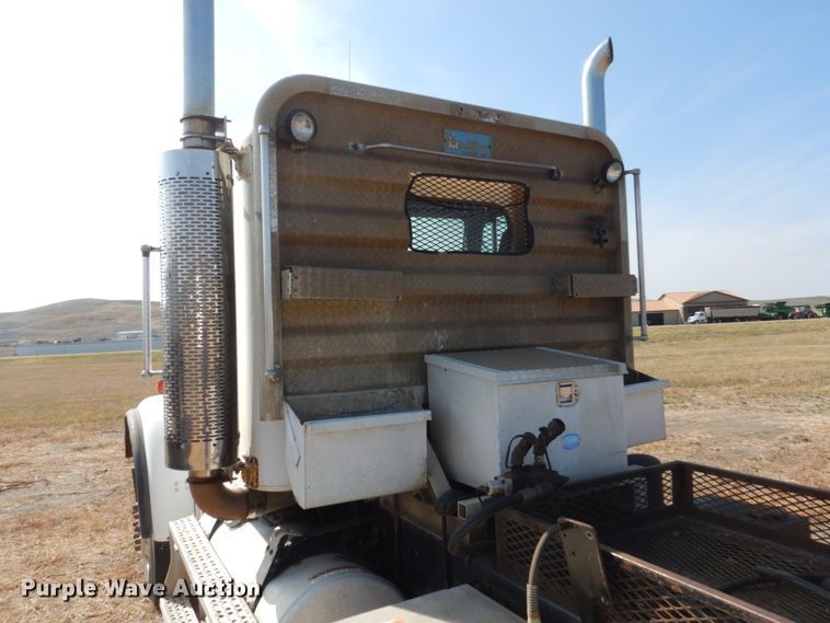 image for item DC8883 1998 Freightliner FLD  semi truck