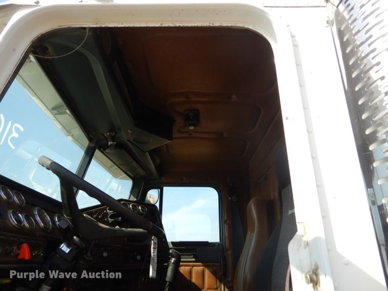 image for item DC8883 1998 Freightliner FLD  semi truck