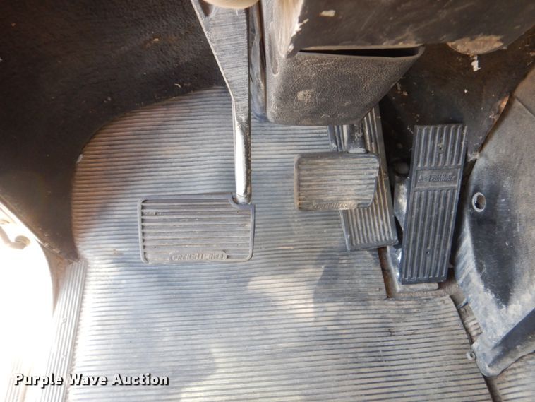 image for item DC8883 1998 Freightliner FLD  semi truck