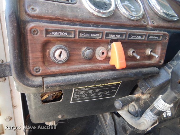 image for item DC8883 1998 Freightliner FLD  semi truck