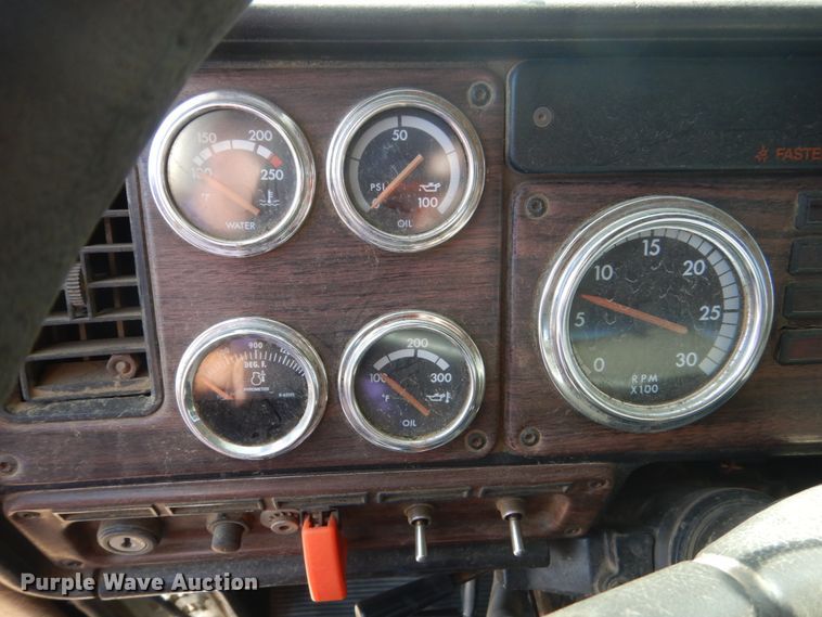 image for item DC8883 1998 Freightliner FLD  semi truck