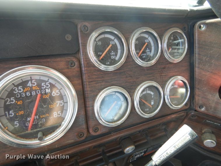 image for item DC8883 1998 Freightliner FLD  semi truck