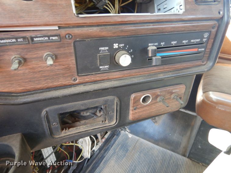 image for item DC8883 1998 Freightliner FLD  semi truck