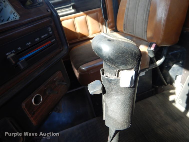 image for item DC8883 1998 Freightliner FLD  semi truck