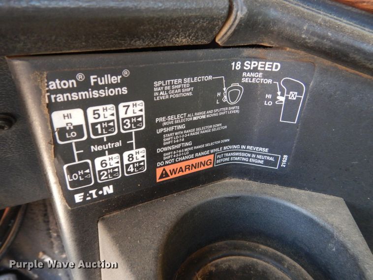 image for item DC8883 1998 Freightliner FLD  semi truck