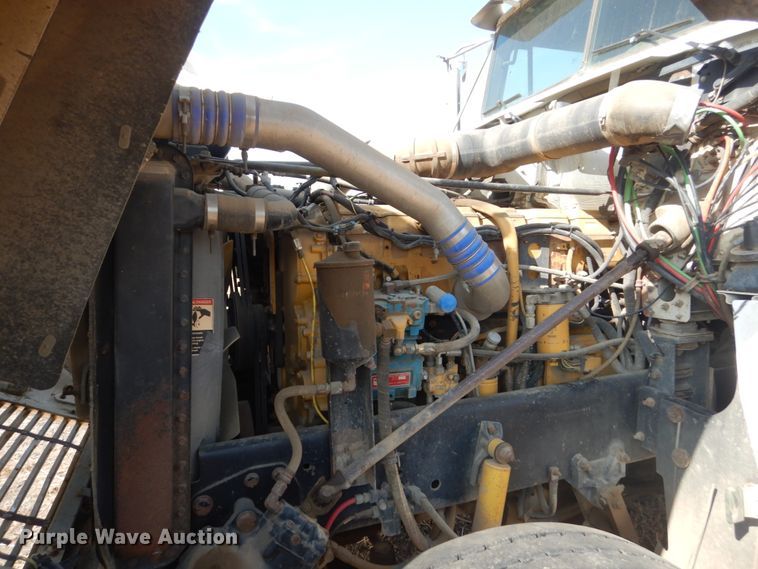 image for item DC8883 1998 Freightliner FLD  semi truck