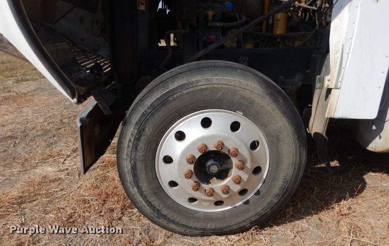 image for item DC8883 1998 Freightliner FLD  semi truck