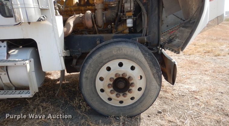 image for item DC8883 1998 Freightliner FLD  semi truck