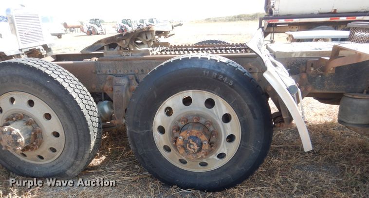 image for item DC8883 1998 Freightliner FLD  semi truck