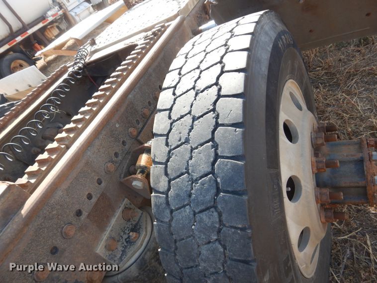 image for item DC8883 1998 Freightliner FLD  semi truck