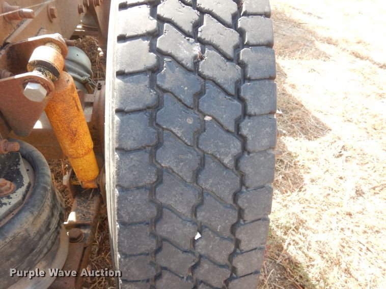 image for item DC8883 1998 Freightliner FLD  semi truck