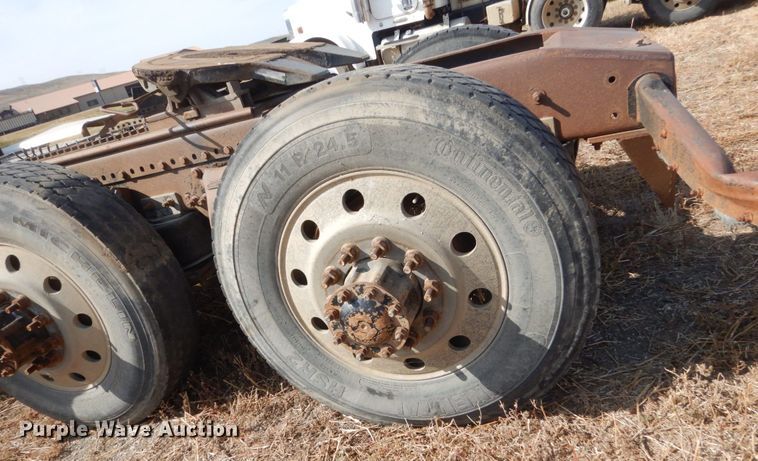 image for item DC8883 1998 Freightliner FLD  semi truck