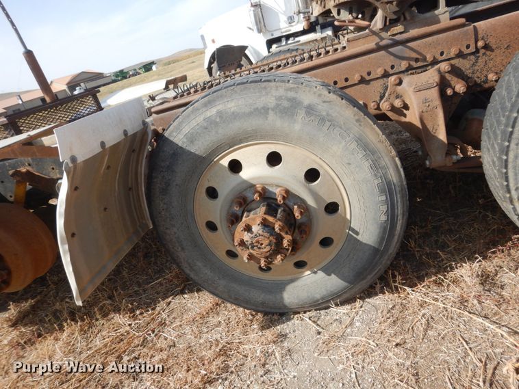 image for item DC8883 1998 Freightliner FLD  semi truck