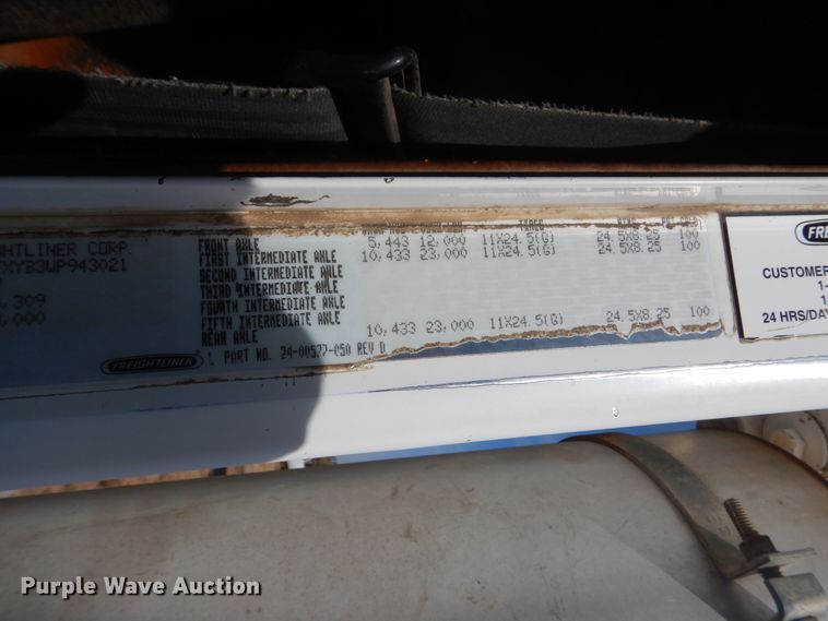 image for item DC8883 1998 Freightliner FLD  semi truck